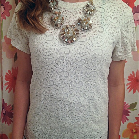 White lace detailing shirt!✨♥️