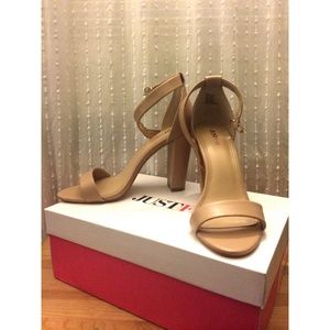 🌸Nude Strappy Thick heeled sandals🌸