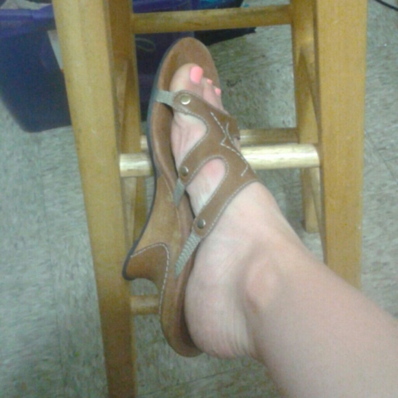 Open toe shoes