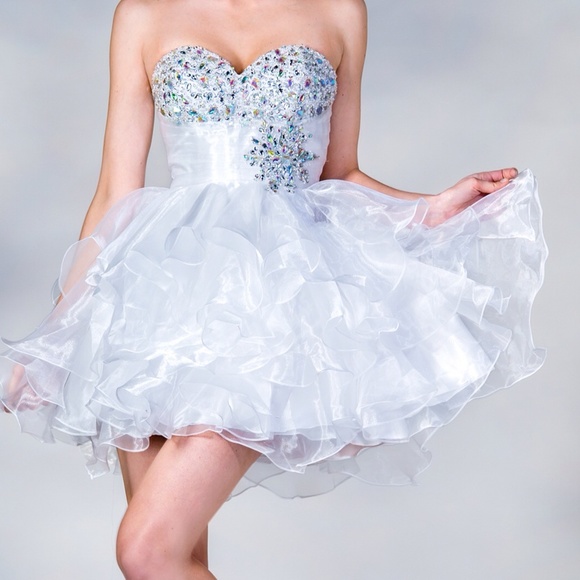 Puffy white dress - Picture 2 of 3