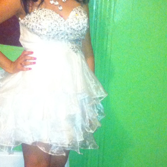 Puffy white dress - Picture 3 of 3