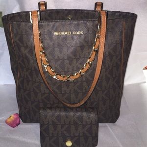 ✨💯% AUTHENTIC EUC MICHAEL KORS HARPER SET✨