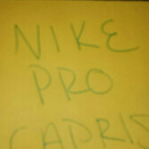Nike pro capris