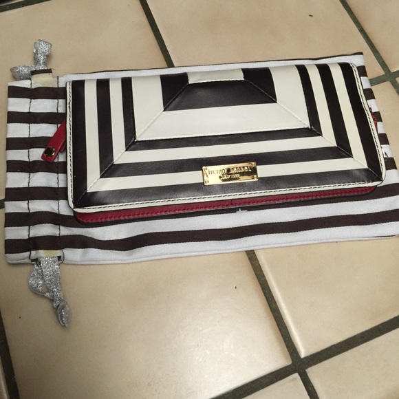 Authentic limited-edition Henri Bendel wallet.
