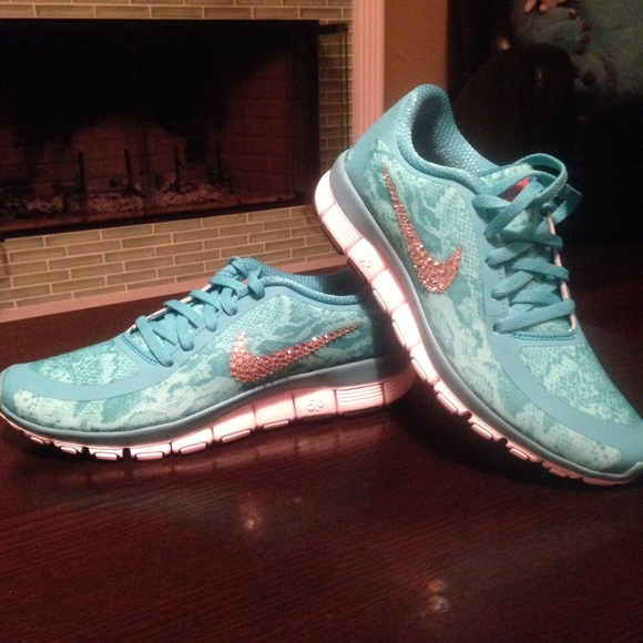 AUTHENTIC NIKE FREE 5.0