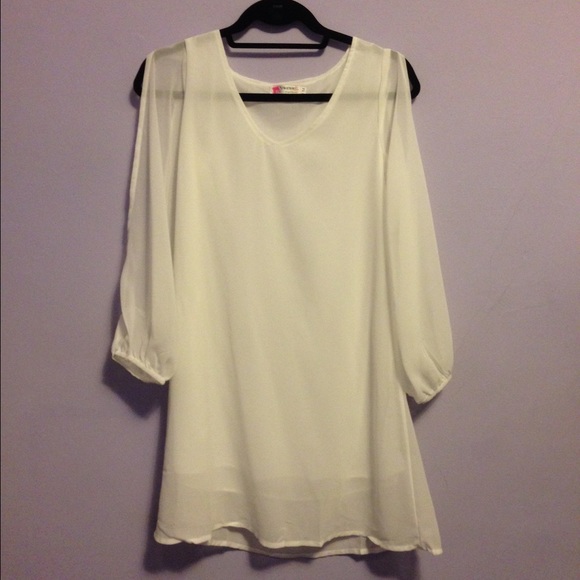 ⛔️SOLD⛔️ White split sleeve dress - Picture 2 of 4