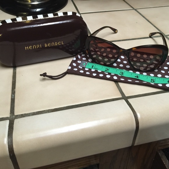 henri bendel Accessories - Authentic Henri Bendel sunglasses brown tent.