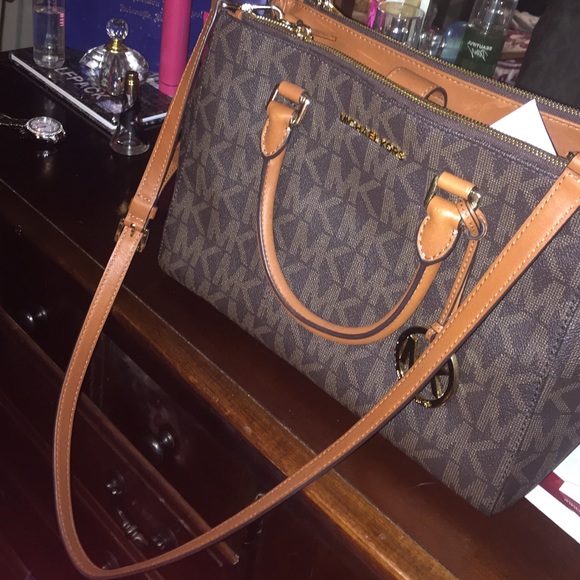 ❌SOLD❌Michael Kors Medium Sutton Satchel Purse