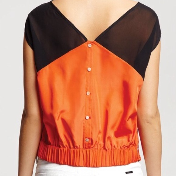 KENNETH COLE Blouse. - Picture 4 of 4