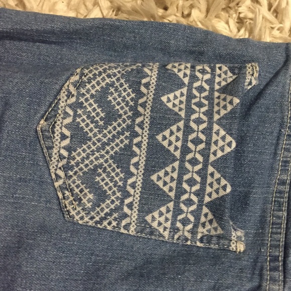 Tribal printed shorts - Picture 2 of 2