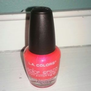 Coral/pink nail polish