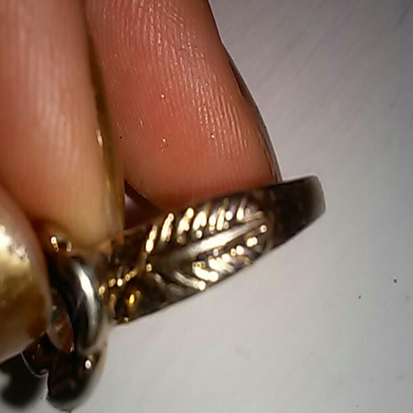 Flower ring - Picture 2 of 3