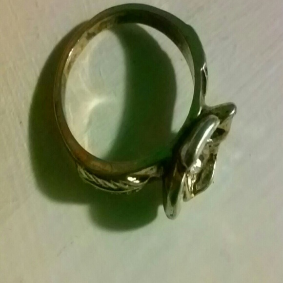 Flower ring - Picture 3 of 3