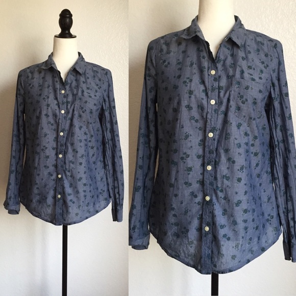 🎉😊Old Navy Chambray Blouse