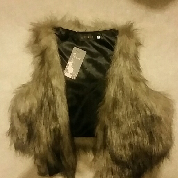Wenxi Tops - NWT Faux fur vest