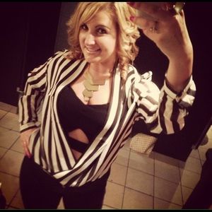 Black and white stripped top and gold necklace