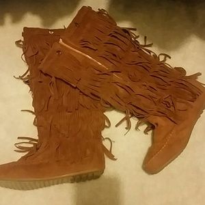 Brown fringe zip up boots
