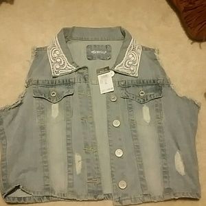 NWT. Rue21 demin and lace sleevless vest