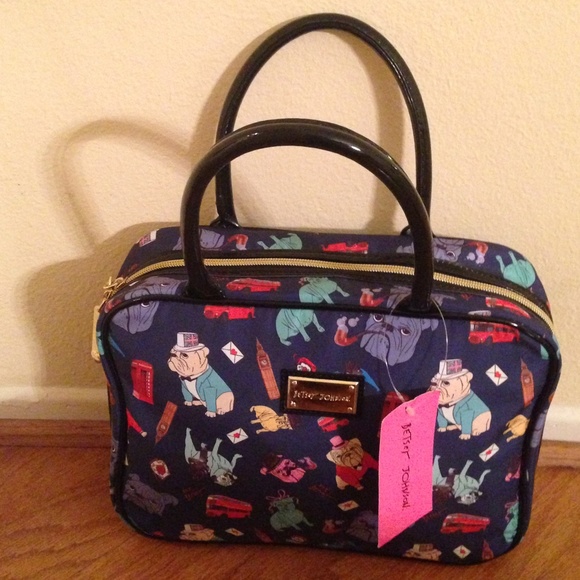 Betsey Johnson Accessories - Just in Betsey Johnson NWT full make up bag
