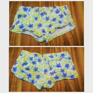 Floral Hollister Shorts Size 3 Width 26