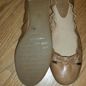 Antonio Melani leather flats