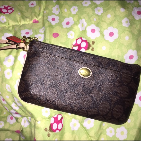 AUTHENTIC Coach wristlet