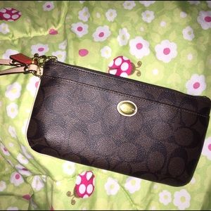 AUTHENTIC Coach wristlet