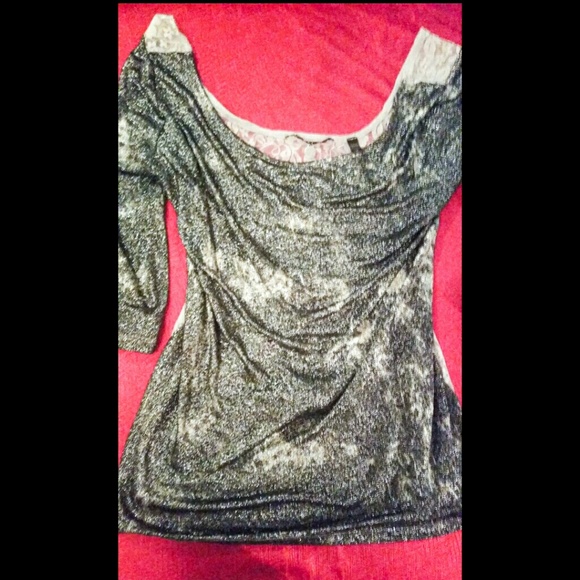 BKE boutique metallic short w/lace back