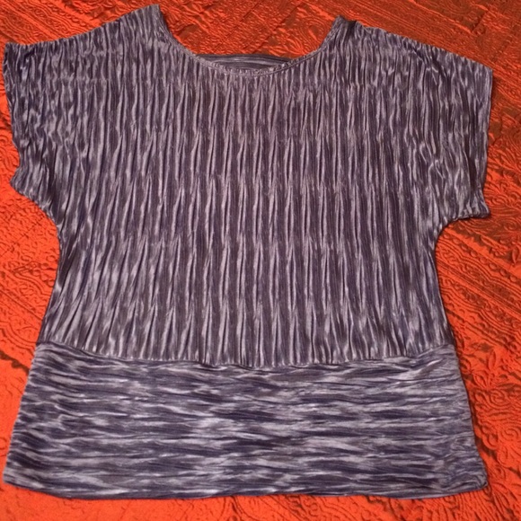 Medium royal blue crinkle top. Very lightweight