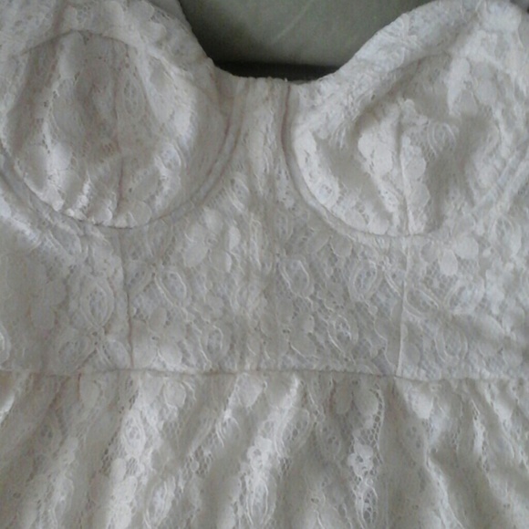 White lace dress - Picture 2 of 3