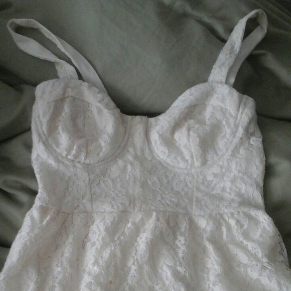 White lace dress - Picture 3 of 3