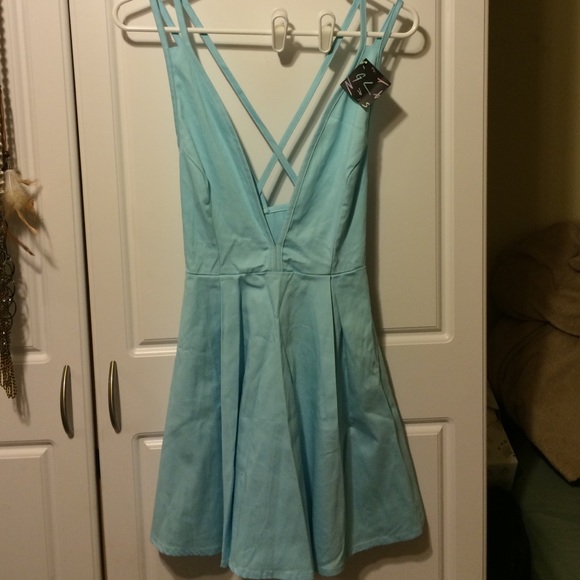 ‼️SOLD‼️NASTY GAL double cross back skater dress - Picture 4 of 4