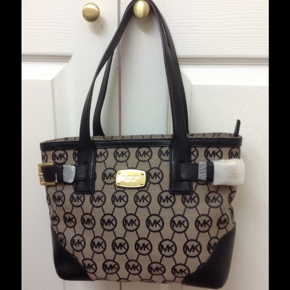Michael Kors Handbags - Authentic MK purse