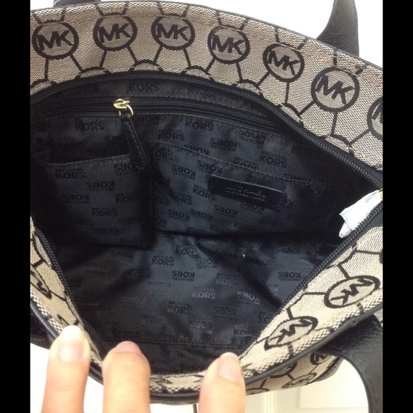 Authentic MK purse - Picture 4 of 4