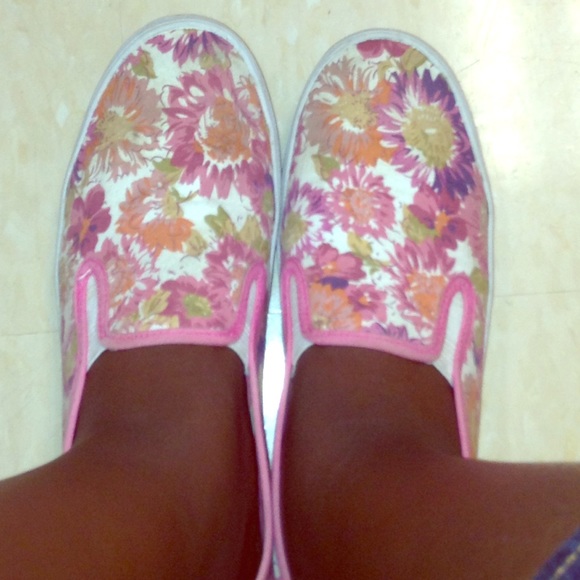 Floral Shoes - Picture 1 of 2