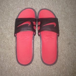 Nike Elite slides