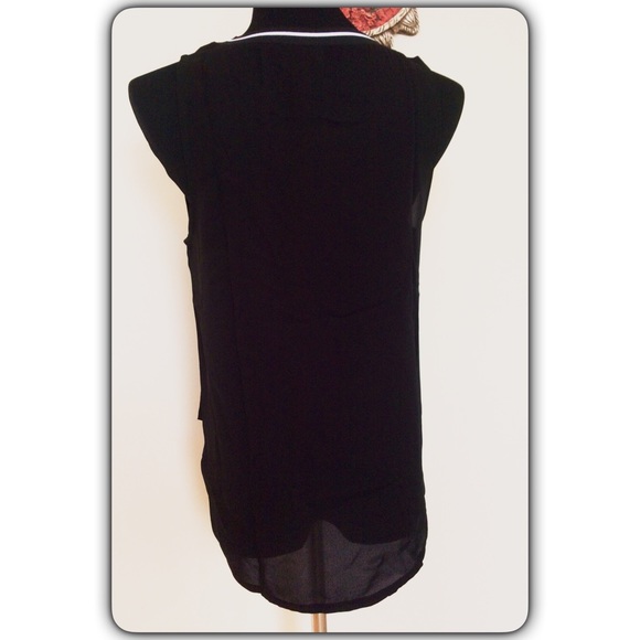 📌📌SOLD📌📌Sexy Deep V-Neck Blouse🌹🌿 - Picture 2 of 2