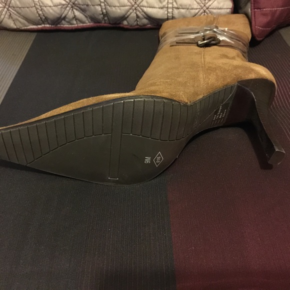 💥NEW💥 Sharp Brown Suede Boots - Picture 4 of 4