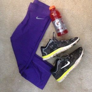 NIKE Pro Capris in Electric Plum