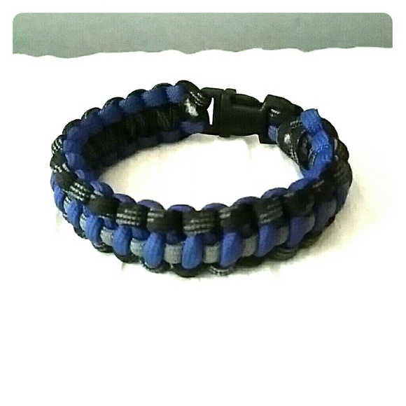 Paracord  bracelet that fits a medium-small wrist - Picture 1 of 2