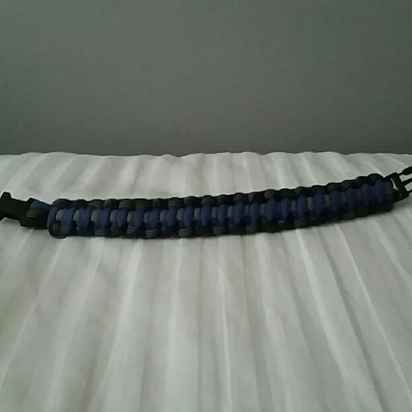 Paracord  bracelet that fits a medium-small wrist - Picture 2 of 2