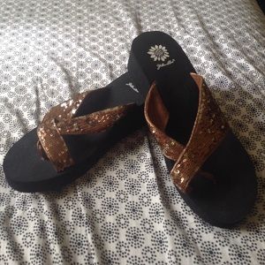 Bronze yellow box flip flops