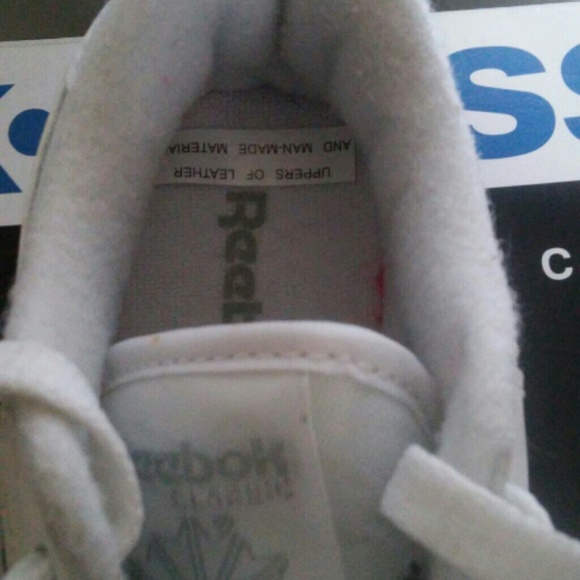 Reebok classics( Sold ) - Picture 2 of 3