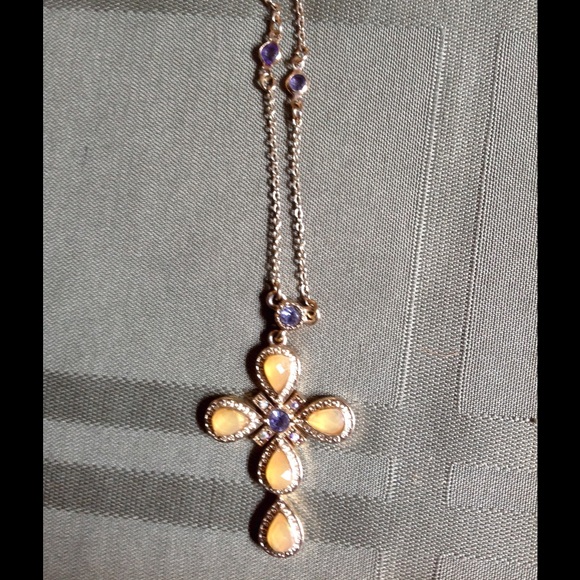 Avon Jewelry - 😎 Cross Necklace