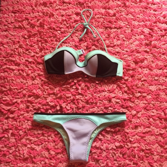 NWOT Victoria's Secret triangl inspired bikini