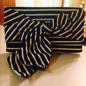 Banana Republic black & white clutch