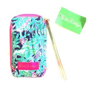 New Lilly Pulitzer Smart Phone Wristlet