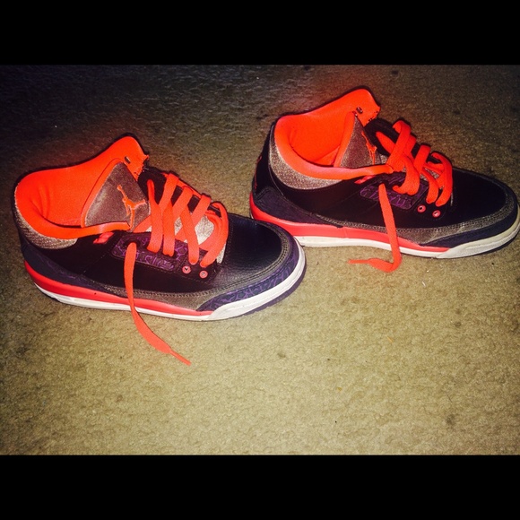Jordan Crimson 3s SIZE 4!!! - Picture 2 of 4