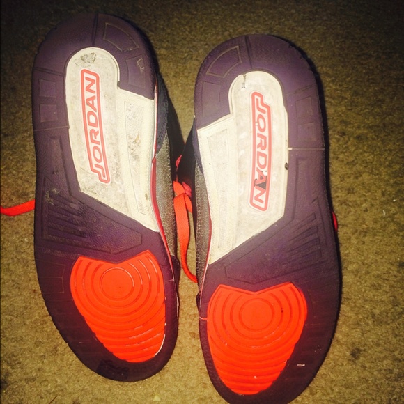 Jordan Crimson 3s SIZE 4!!! - Picture 4 of 4