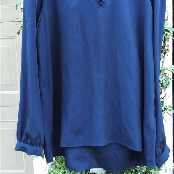 Tatiana Keyhole & lace blouse in navy - Picture 4 of 4